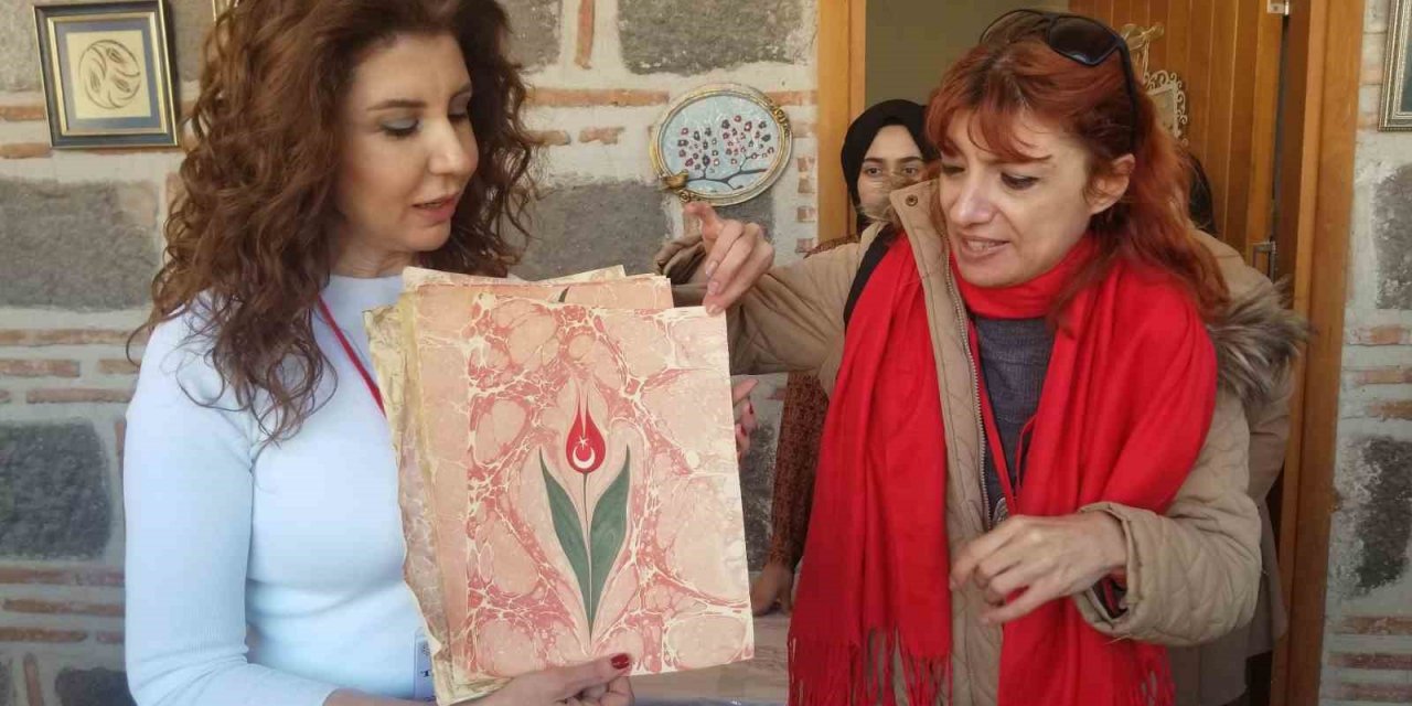 Manisa’ya gelen yabancı öğrenciler, Ebru sanatına hayran kaldı