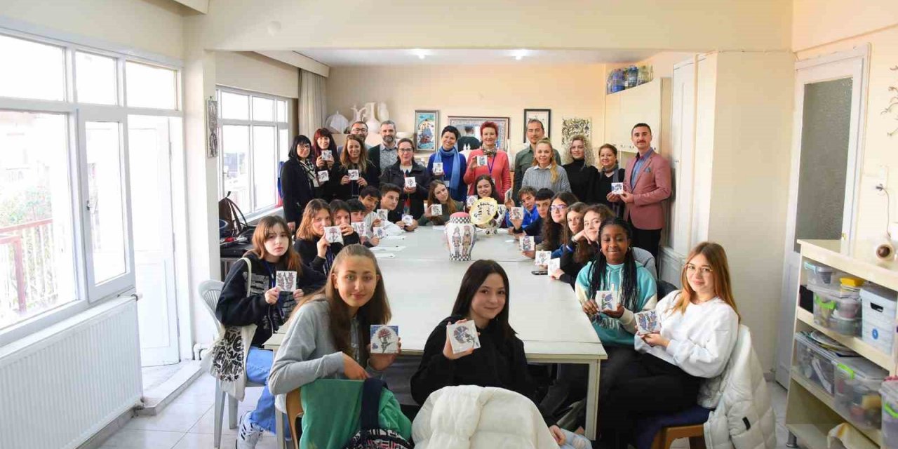 Salihli Çini-Seramik Atölyesi Erasmus öğrencilerini ağırladı