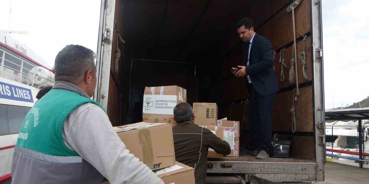 Oniki Adalar’dan depremzedelere ilaç ve bebek maması desteği Marmaris’e ulaştı