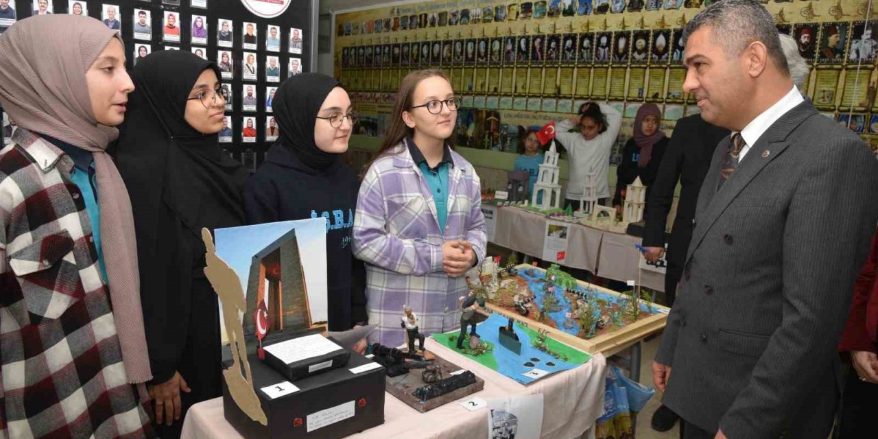 Öğrenciler Çanakkale Zaferini hazırladıkları sergiyle anlattı