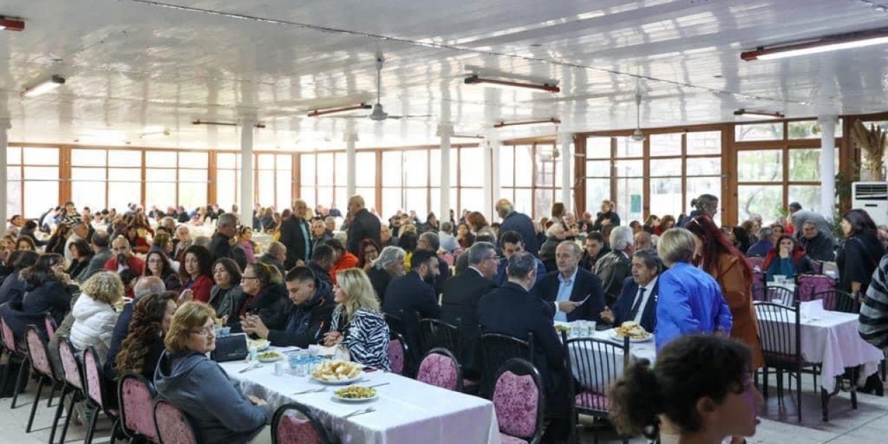 Başkan Atabay, depremzedeler için düzenlenen dostluk ve dayanışma yemeğine katıldı