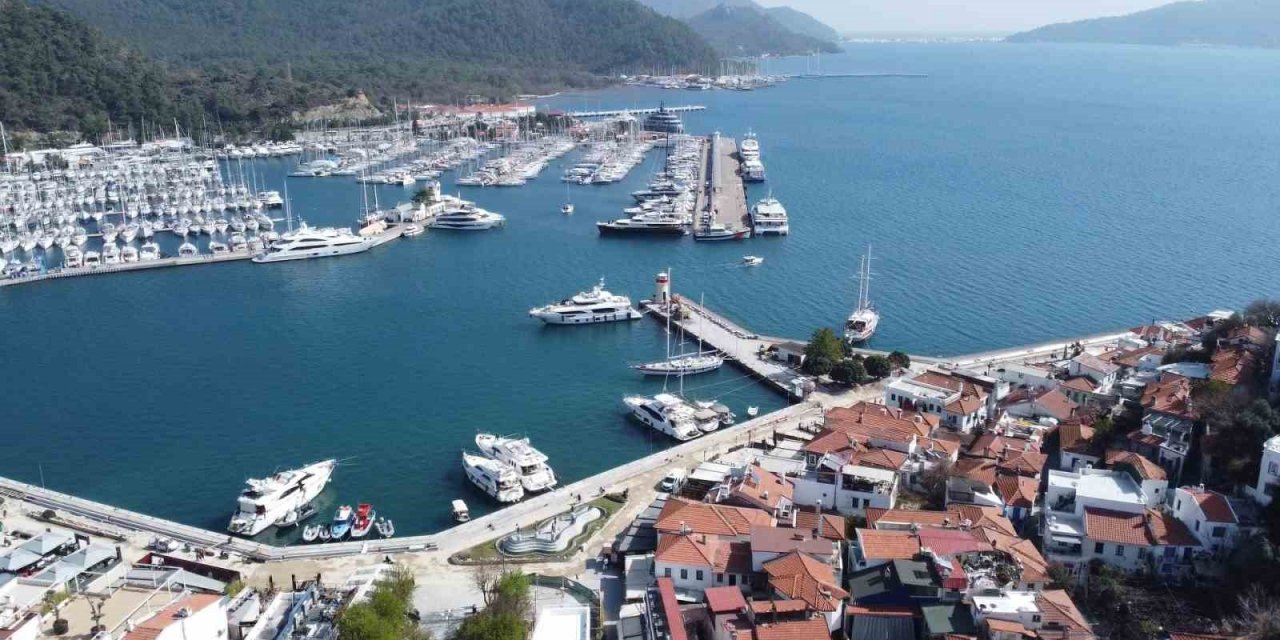 Marmaris’te oteller hazırlıklarını yaparak misafirlerini beklemeye başladı