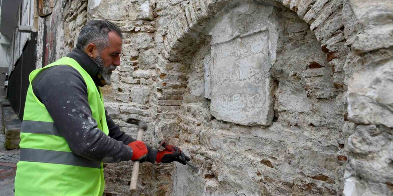 Kuşadası’nda tarihi çeşmelerin yeni yüzleri belirmeye başladı