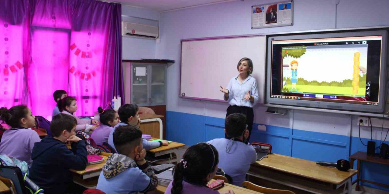 Kansere yakalanan öğretmen öğrencilerini bırakmadı
