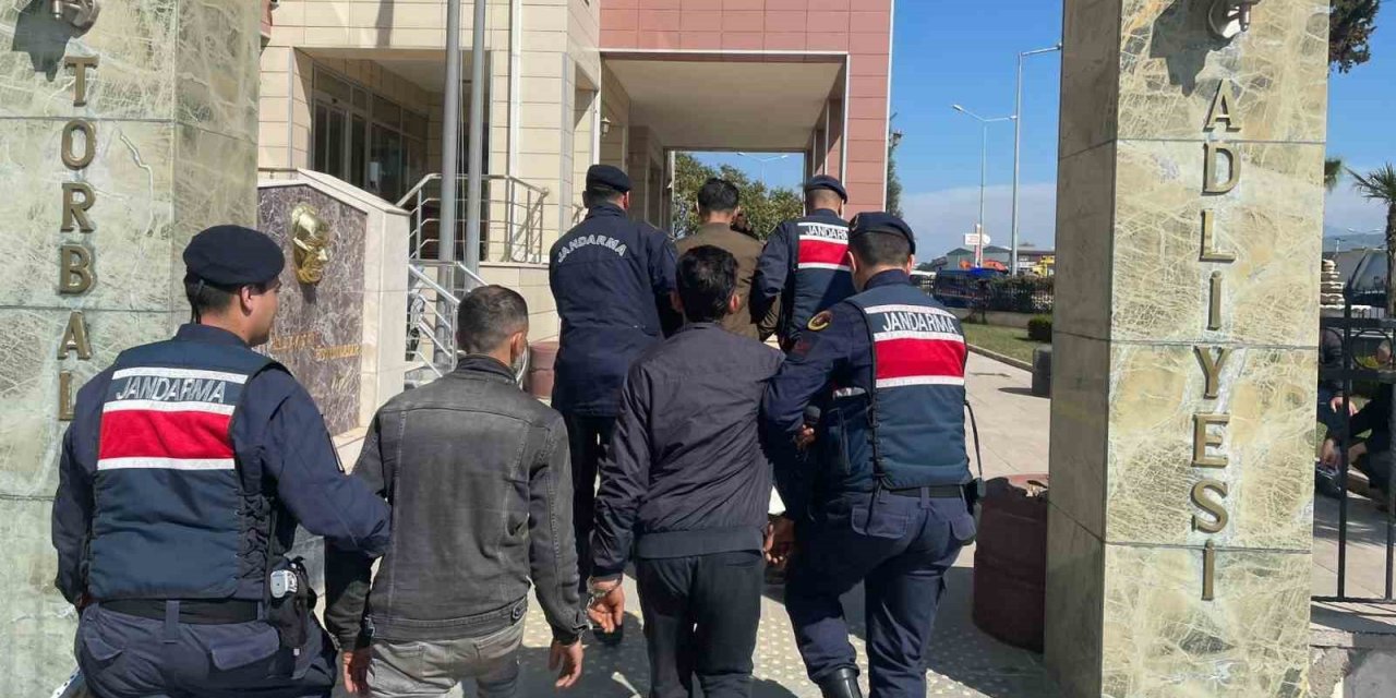 İzmir’de okula dadanan hırsızlar jandarmadan kaçamadı