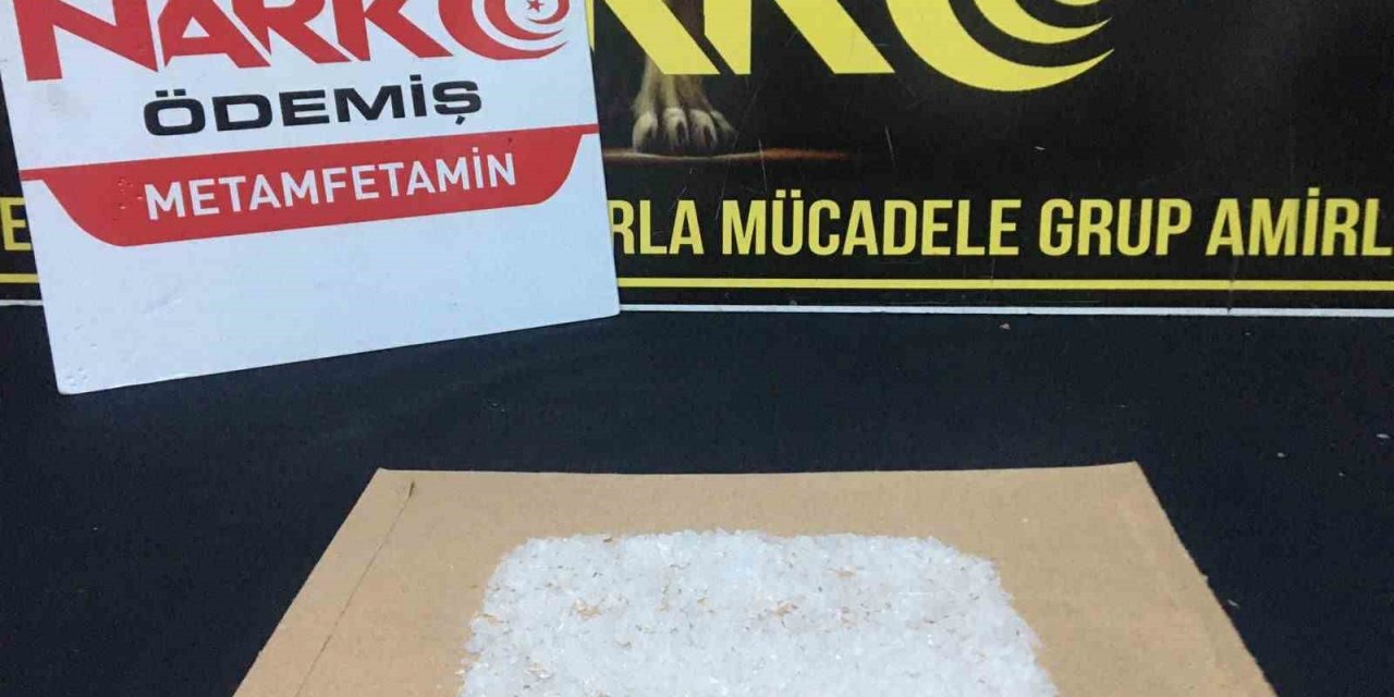 İzmir’de polisten metamfetamin operasyonu: 2 gözaltı