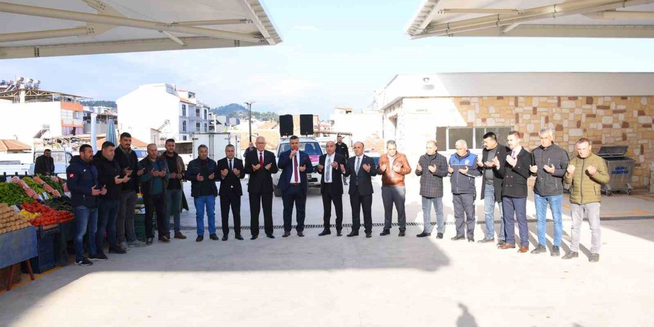 Salihli’de Kurtuluş Çarşısı ve Pazaryeri hizmete açıldı