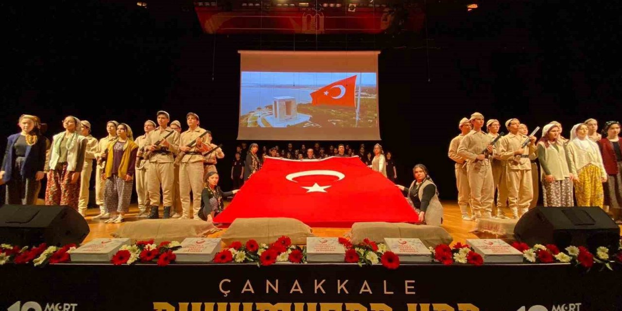 Çanakkale Zaferi’nin 108. yılında öğrencilerin gösterimi büyük beğeni topladı