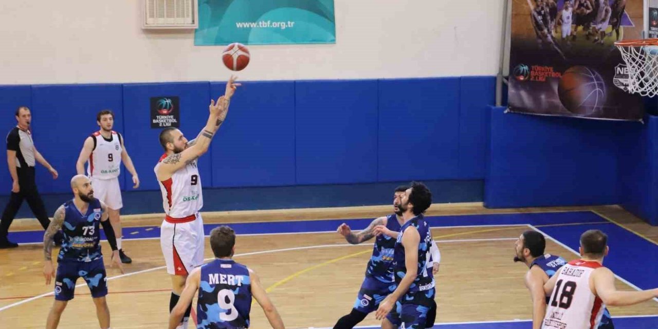 Nazilli Belediyespor Basketbol Takımı parkeden mağlup ayrıldı