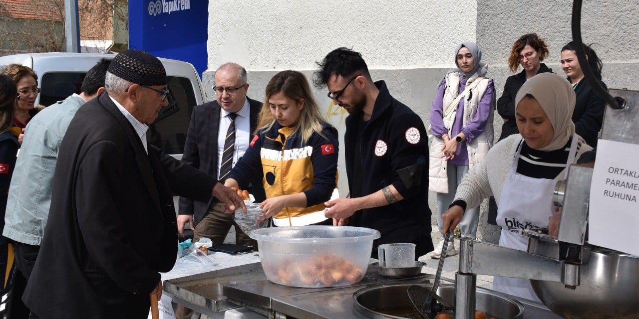 Aydın’daki kazada hayatını kaybeden sağlık personeli için lokma hayrı yapıldı