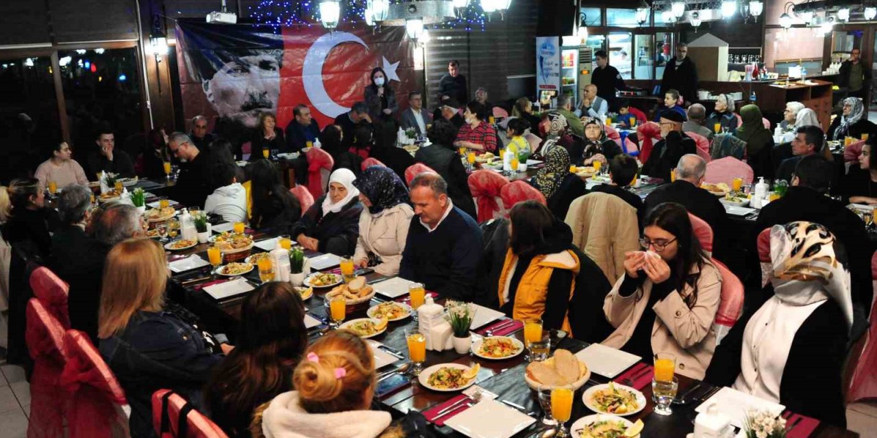 Balçova’da şehit aileleri onuruna yemek