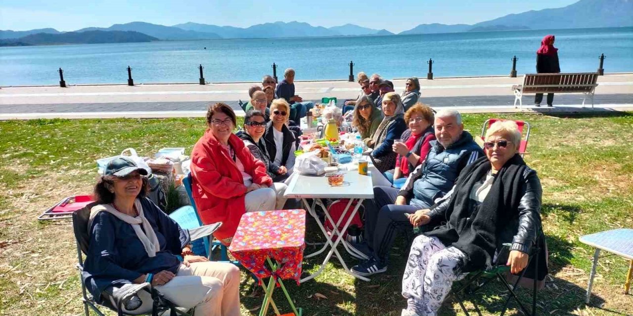 Köyceğiz Tazelenme Üniversitesi öğrencileri, kahvaltıda buluştu