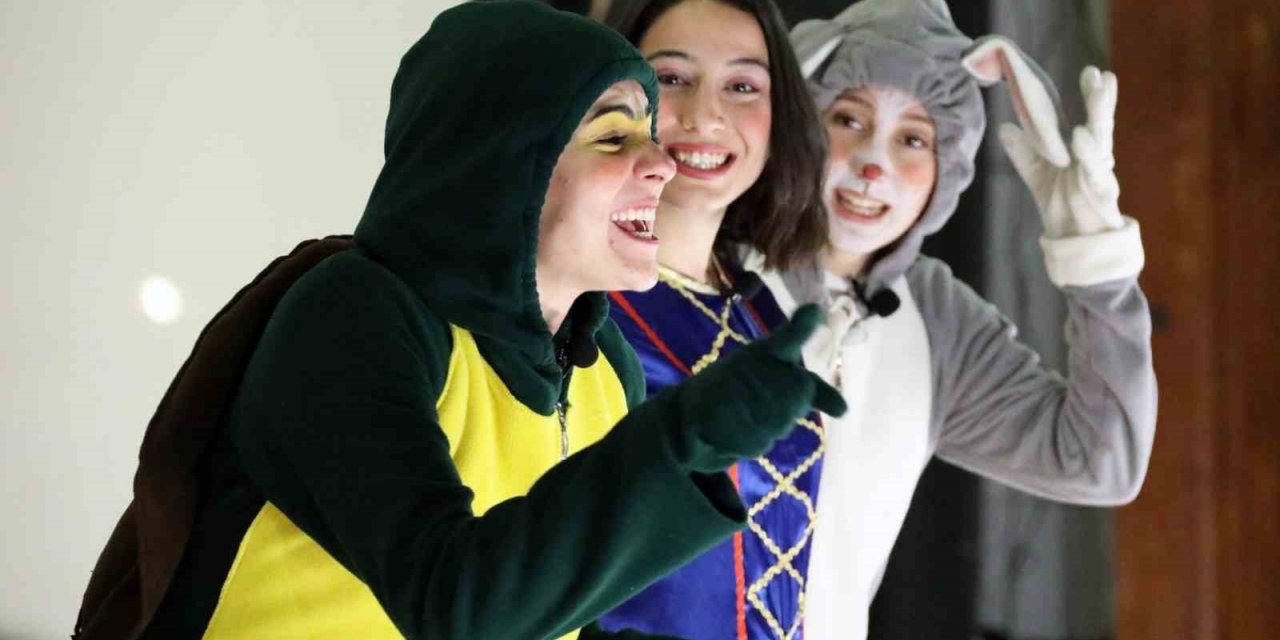 Menteşe Belediyesi depremzede çocuklara moral oldu