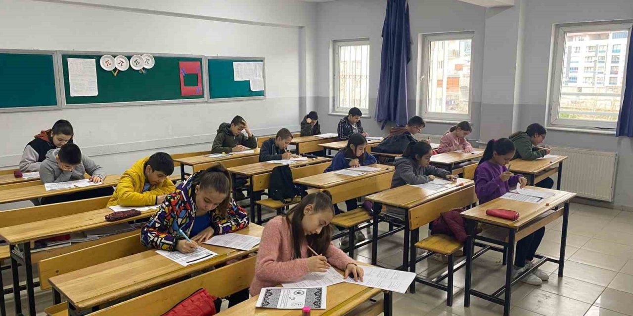 Barbaros Şehit Mehmet Savunmaz Ortaokulunda kaybedeni olmayan yarışma