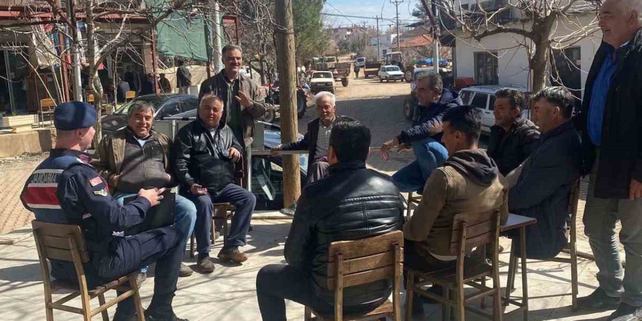 Jandarma vatandaşları bilgilendirdi