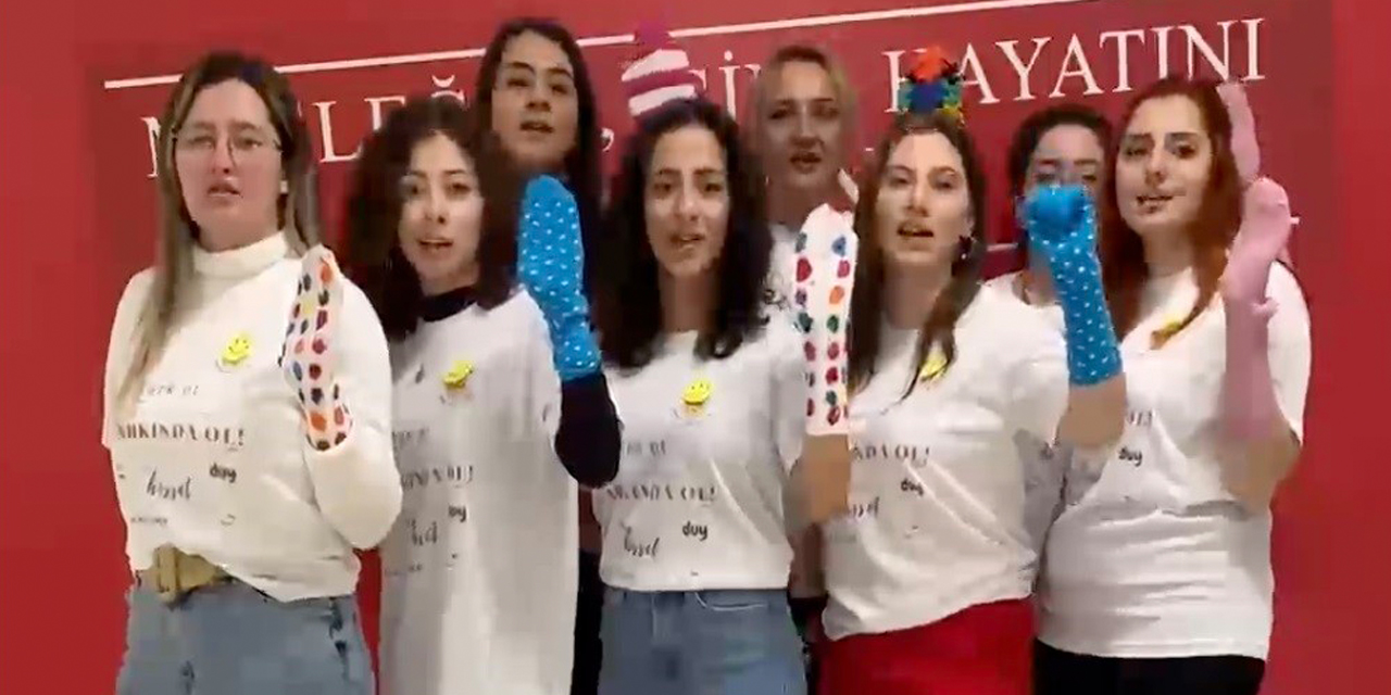 İzmirli öğrenciler ‘Rengimiz Belli Olsun” dedi