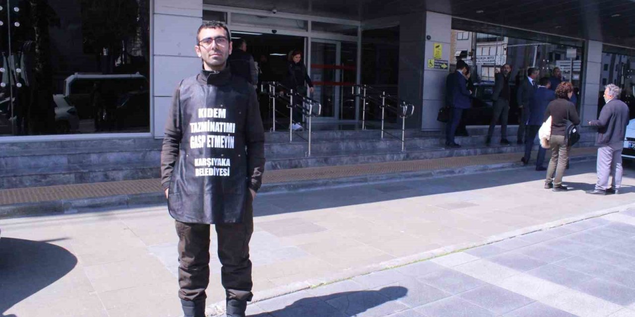 Karşıyaka Belediyesi önünde tek kişilik işçi eylemi