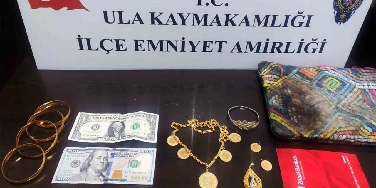 Polis hırsızı 4 saatte yakaladı, altınlar sahibine teslim edildi