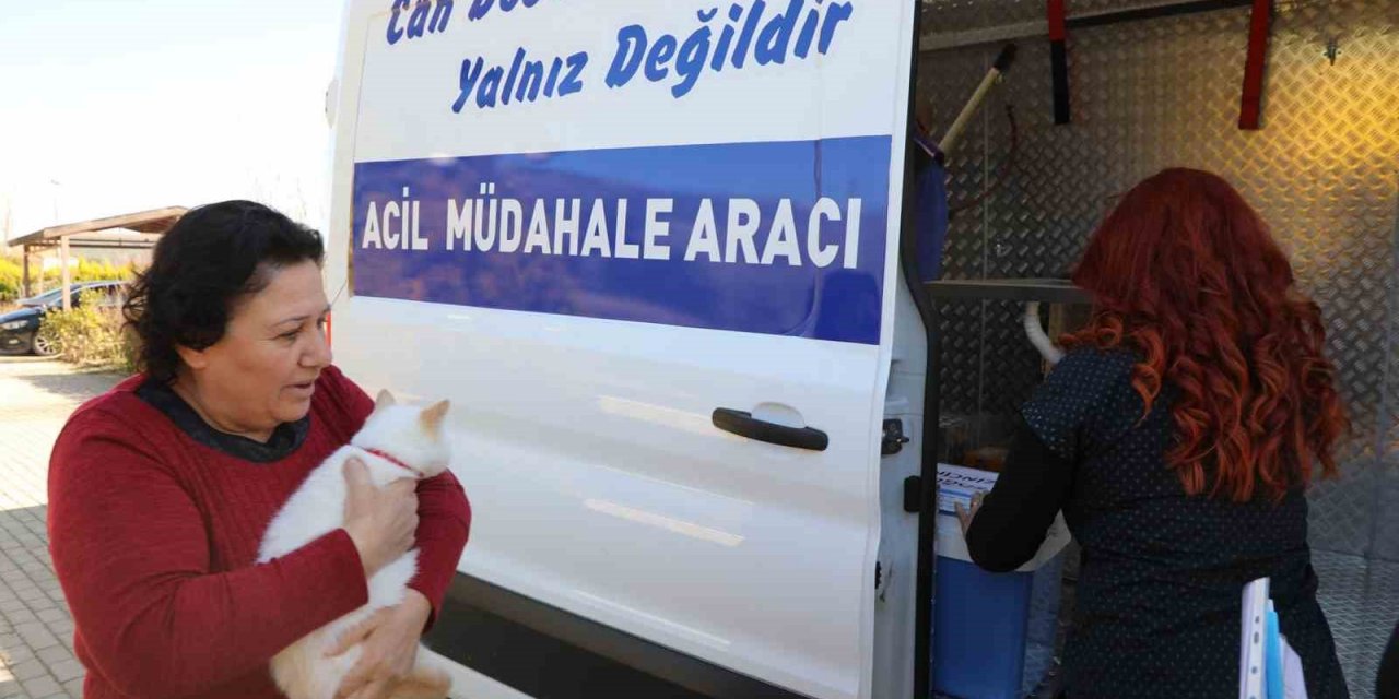 Büyükşehir Acil Müdahale Aracı ile depremzede candostların yanında