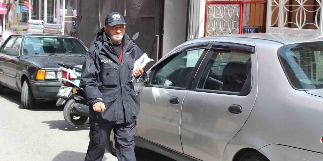 Gönüllü polis Sinan Amca  hayali cezalar yazıyor