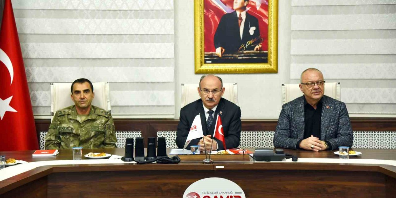 Manisa’da deprem bölgesi için Ramazan kolisi kampanyası başlatıldı
