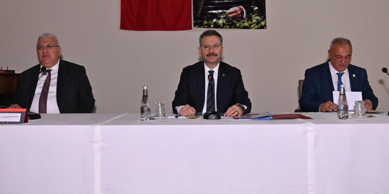 Vali Aksoy, Sultanhisarlı muhtarlar ile bir araya geldi