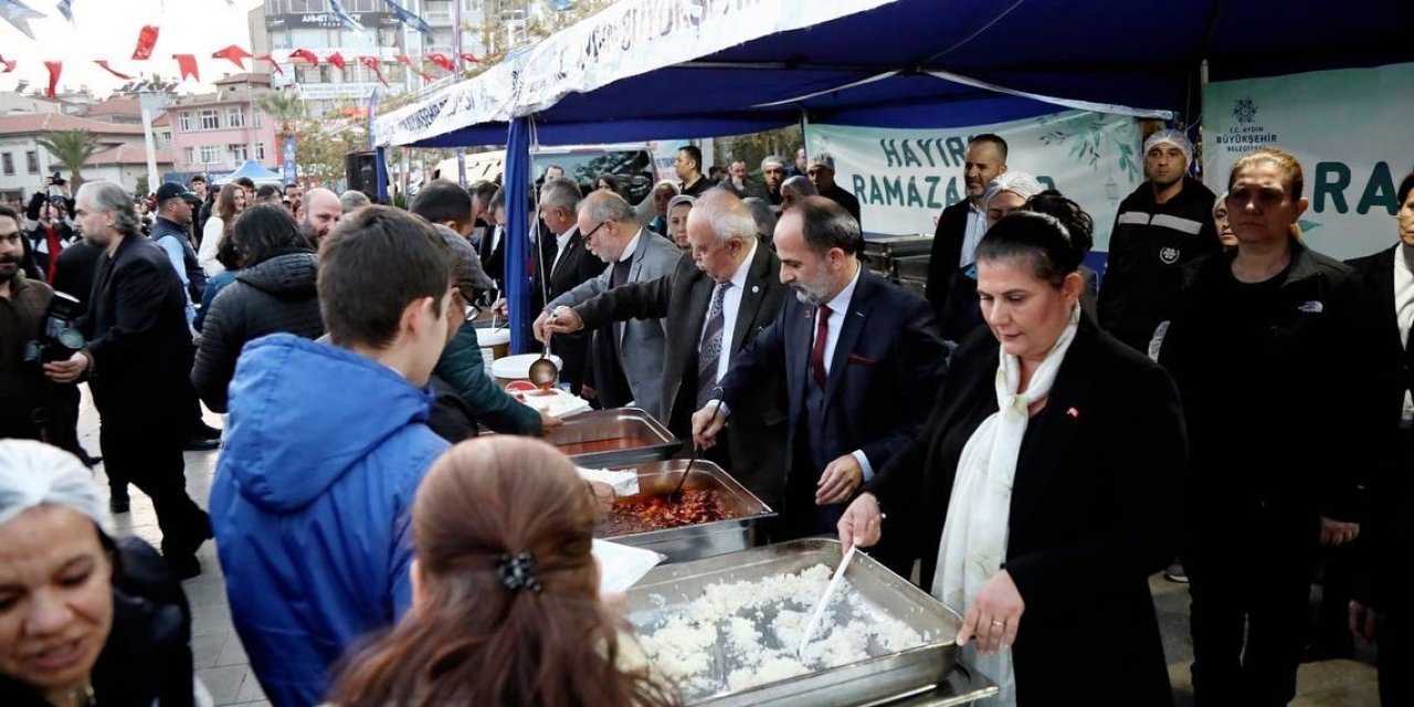 Başkan Çerçioğlu, iftarda vatandaşlarla bir araya geldi