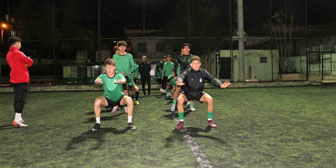 U17’de Play Off’u garantileyen genç horozlar, Altay’a konuk oluyor