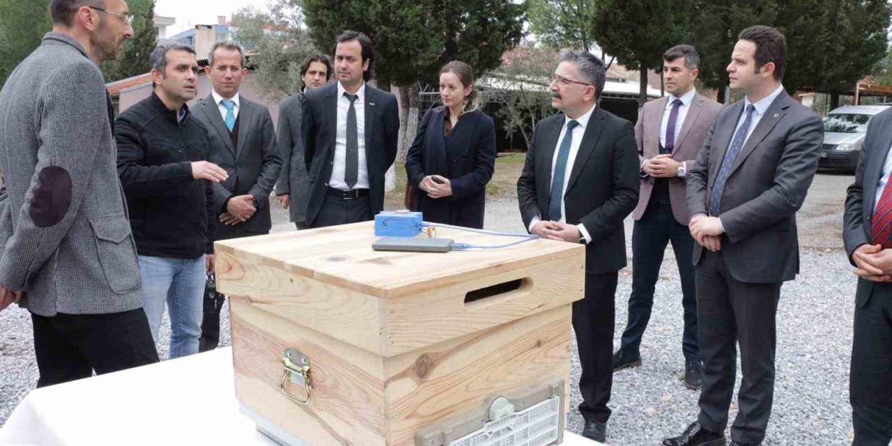 Muğla’da meslek liseleri akıllı kovan üretti