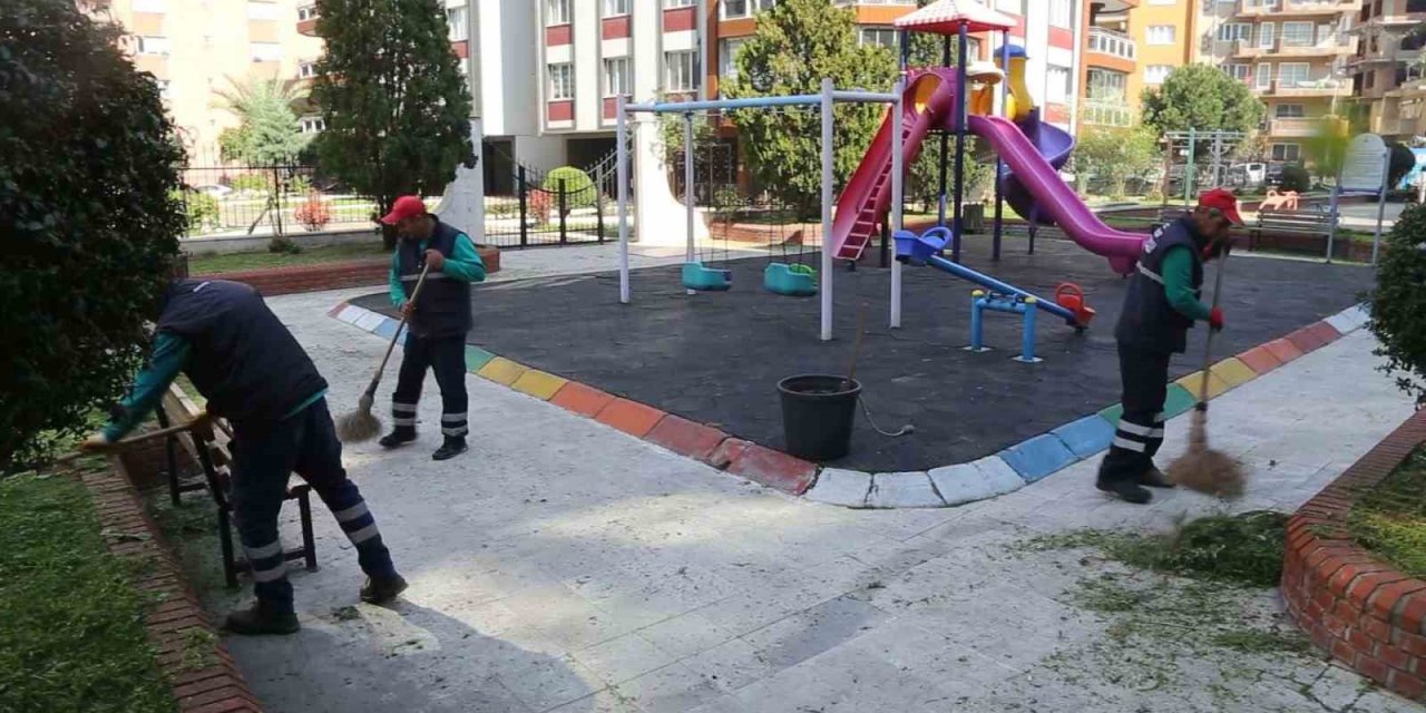 Efeler’in yeşil alanları temizleniyor