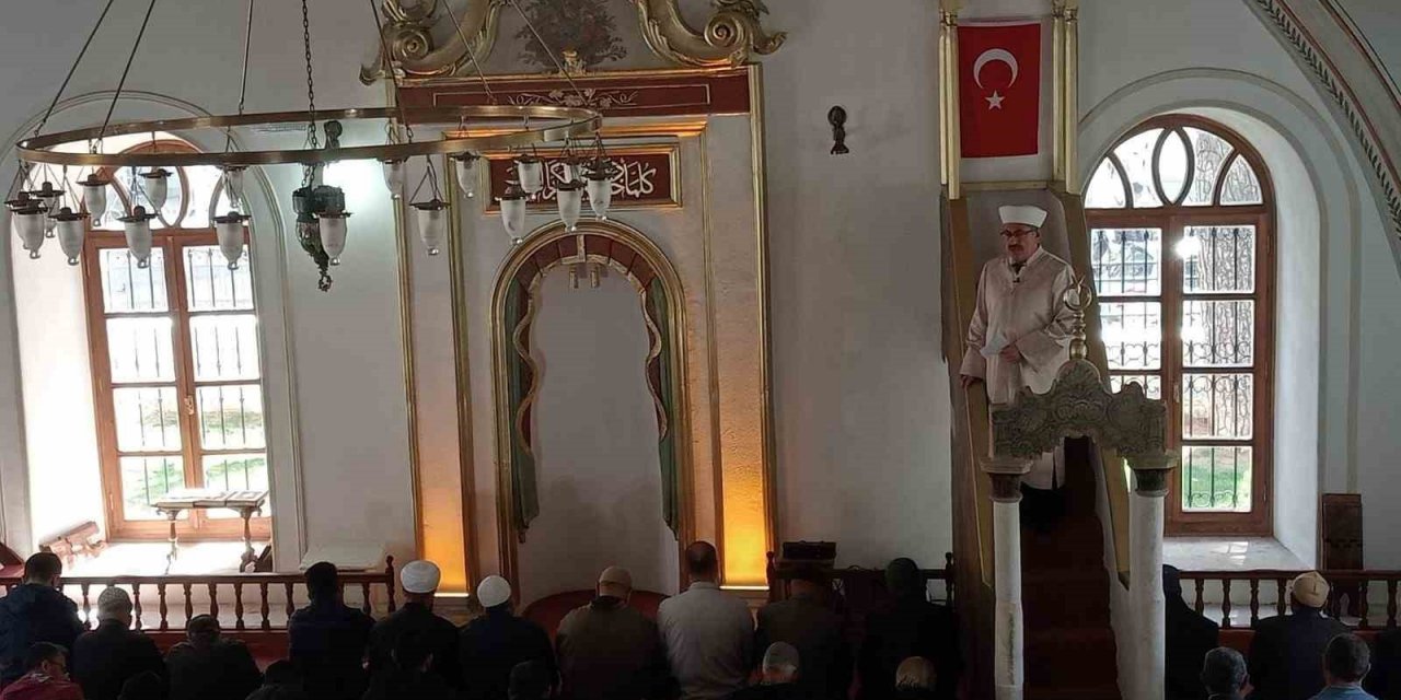 Ramazan ayının ilk Cumasında Muğlalılar Kurşunlu Camii’ni hınca hınç doldurdu