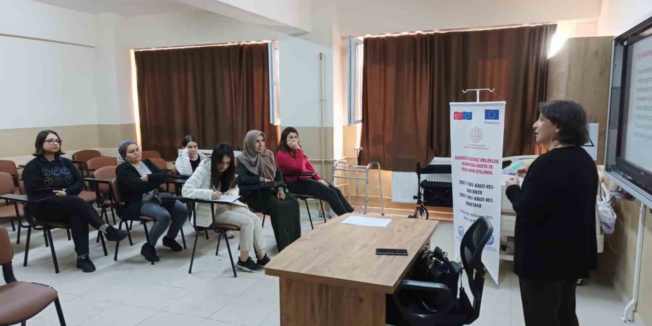 Sarıgöl’deki 5 öğrenci Almanya’da yaşlı ve hasta bakım stajı yapacak