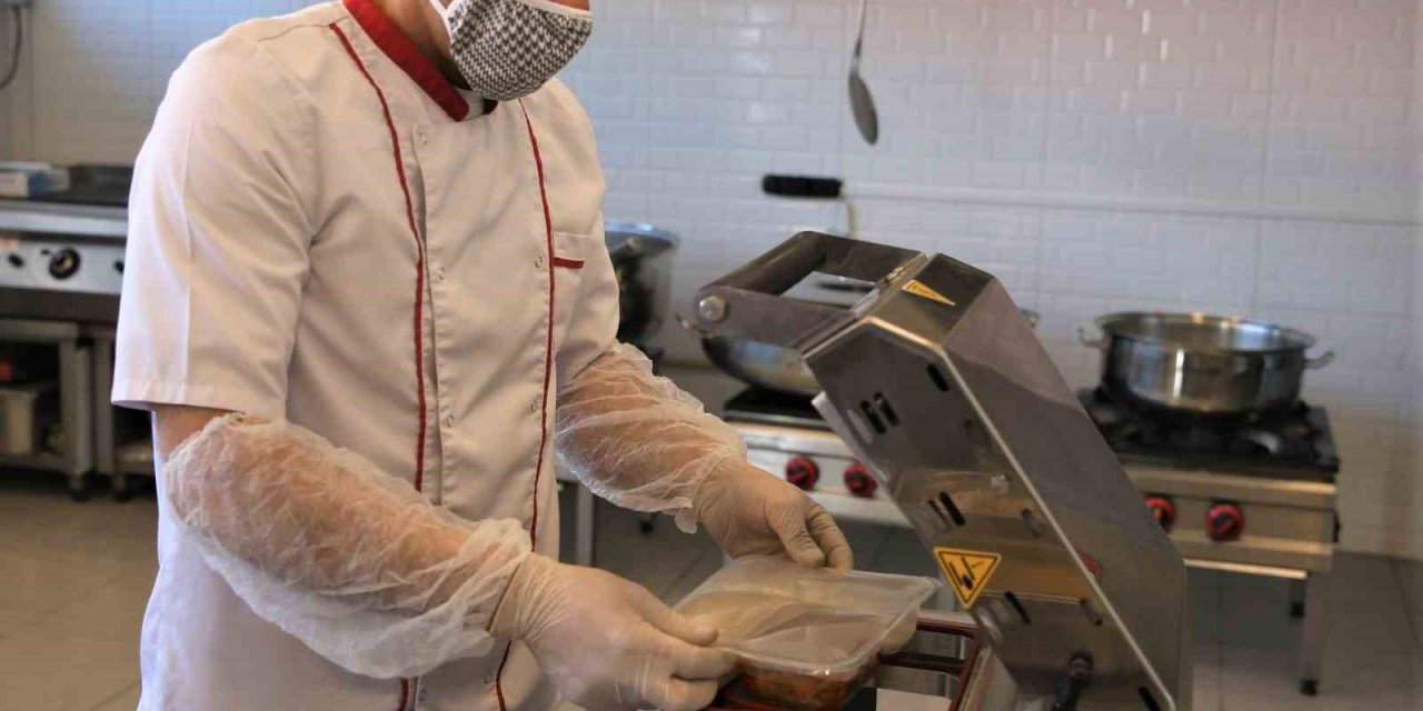 İftarlık ve sahurluklar Merkezefendi Belediyesi Aşevinden
