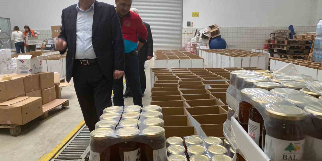 Vali Tavlı yardım toplama merkezinde incelemelerde bulundu