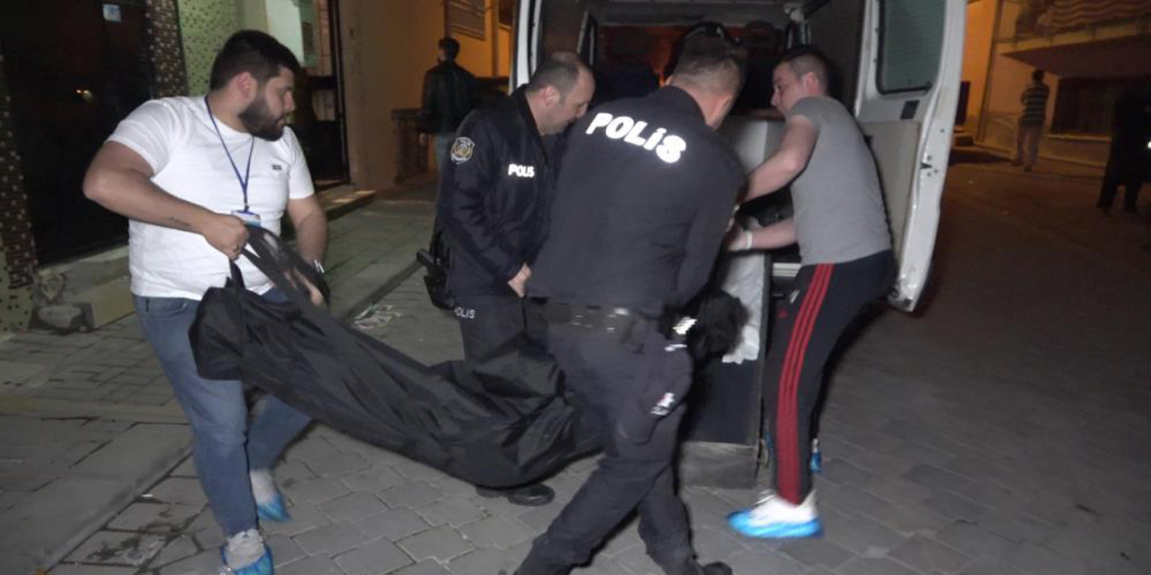 Kocasını bıçaklayarak öldürdü