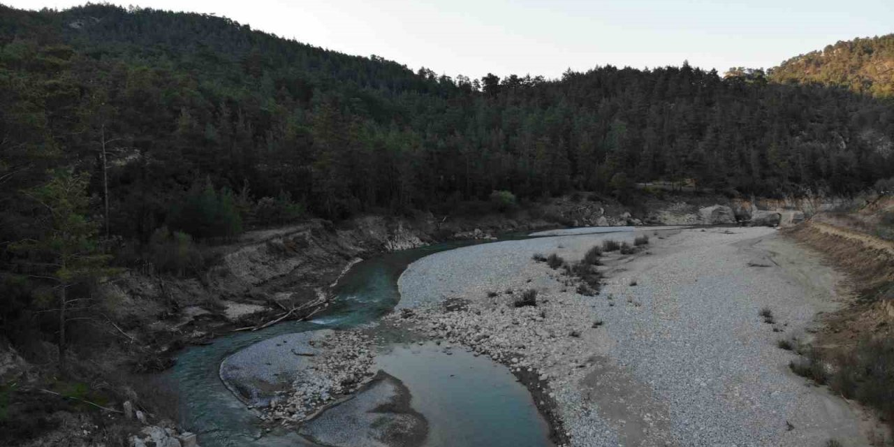 50 metrelik dere iftar saatini 3 dakika oynatıyor