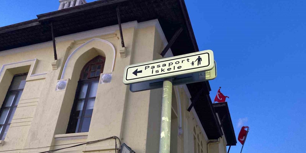 İzmir’de deniz ulaşımına fırtına engeli