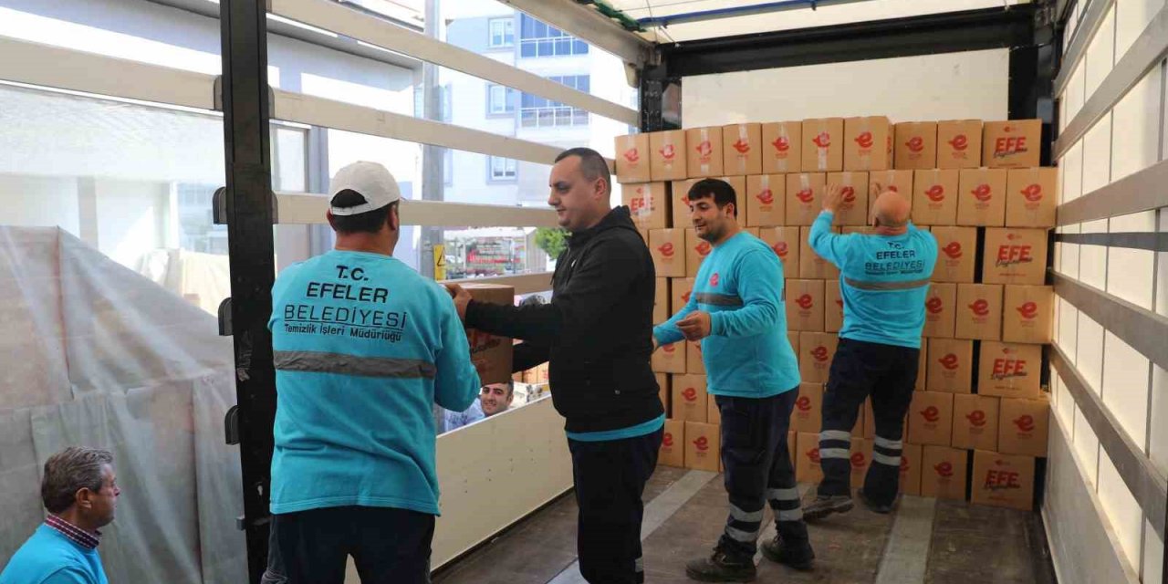 Efeler dayanışmaya Ramazan ruhuyla devam ediyor