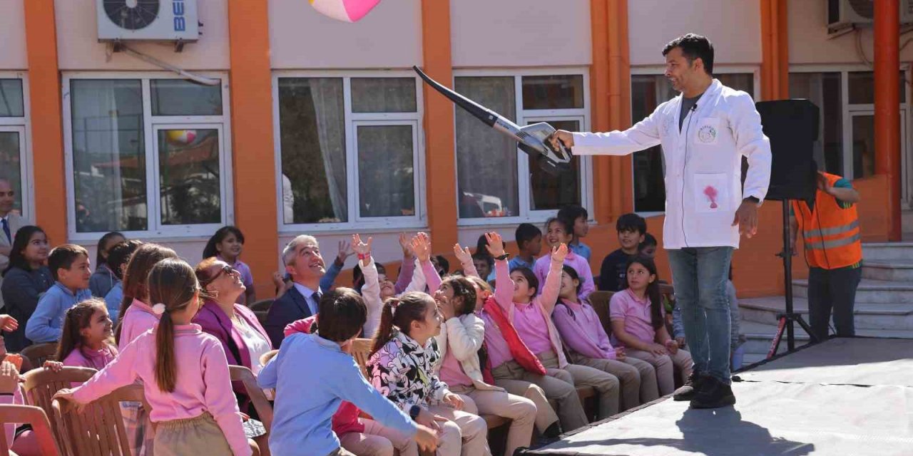 Marmaris’te 9 okulda bin 361 çocuk eğlenceli bilimle tanıştı