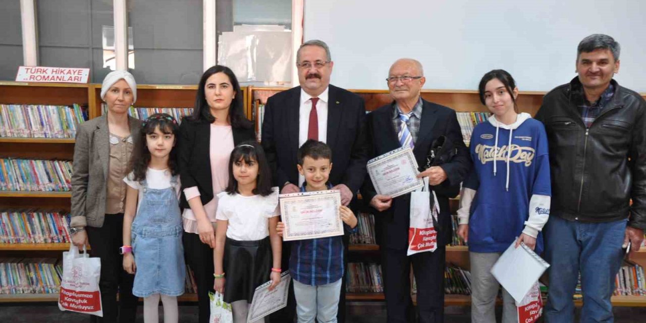 Salihli’de ’Kitap kurtları’ ödüllendirildi