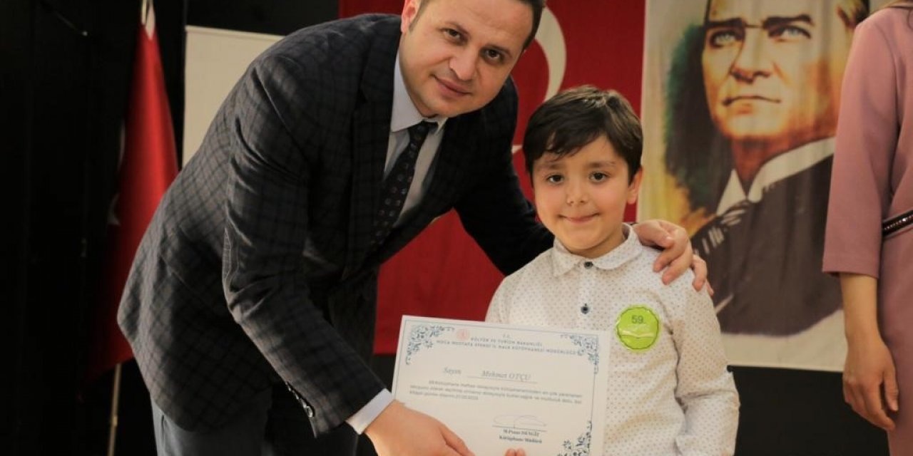 En çok kitap okuyan öğrenciler ödüllendirildi