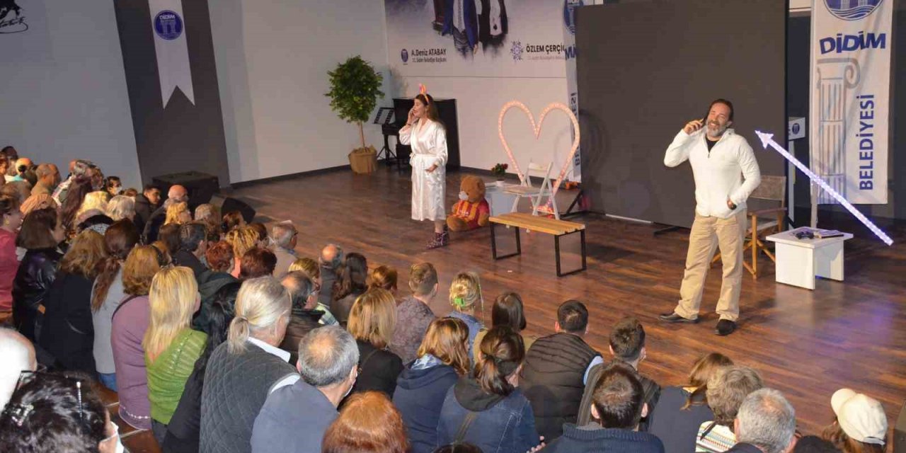 Didim’de ’Dünya Tiyatrolar Günü’ oyunla kutlandı