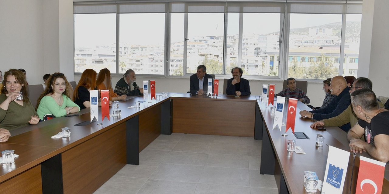 Kuşadası’nda ’Dünya Tiyatro Günü’ kutlandı