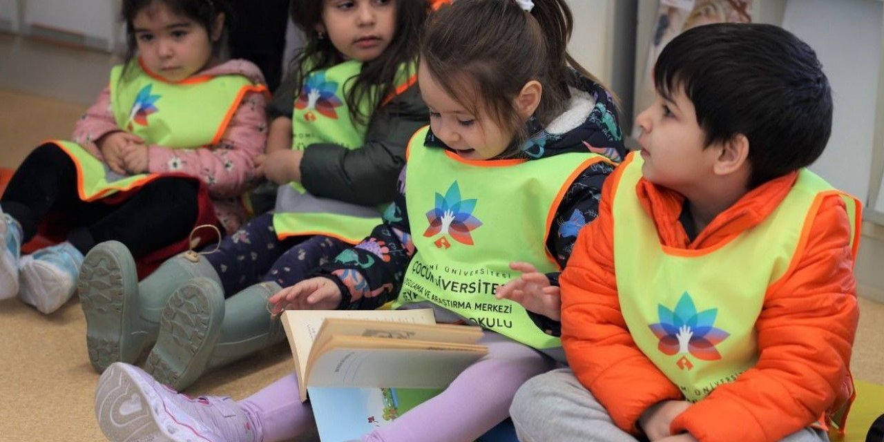 İzmir Ekonomili çocukların ‘kütüphane’ heyecanı