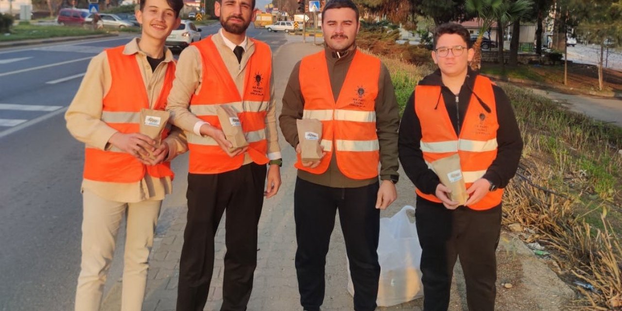 AK Parti’li gençlerden “İftara 5 kala” uygulaması