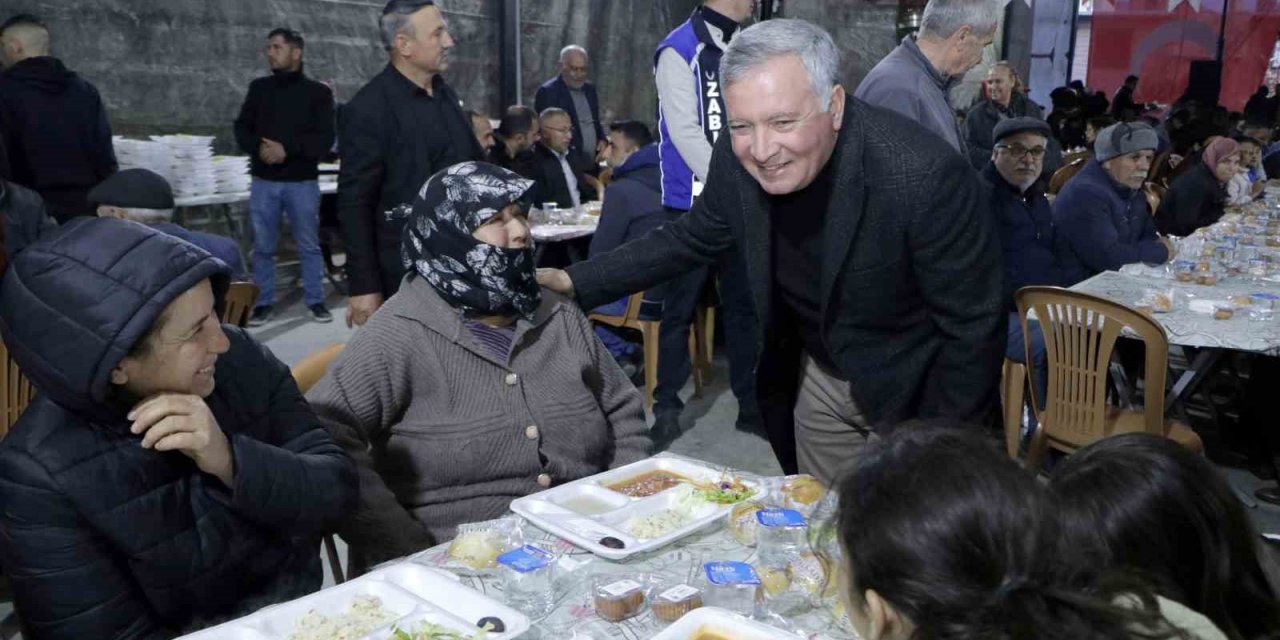 Honaz Belediyesi mahalle iftarlarında hemşehrileriyle buluşmaya devam ediyor