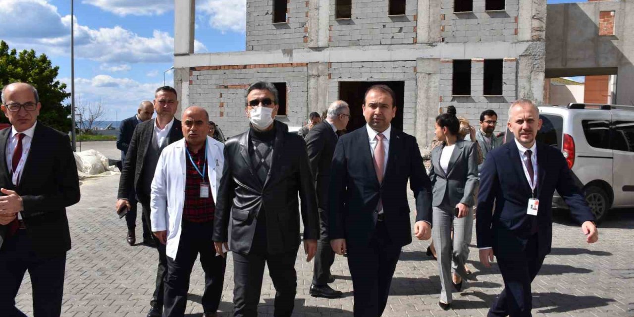 Kuşadası Devlet Hastanesi Diyaliz Merkezi’nde çalışmalar devam ediyor