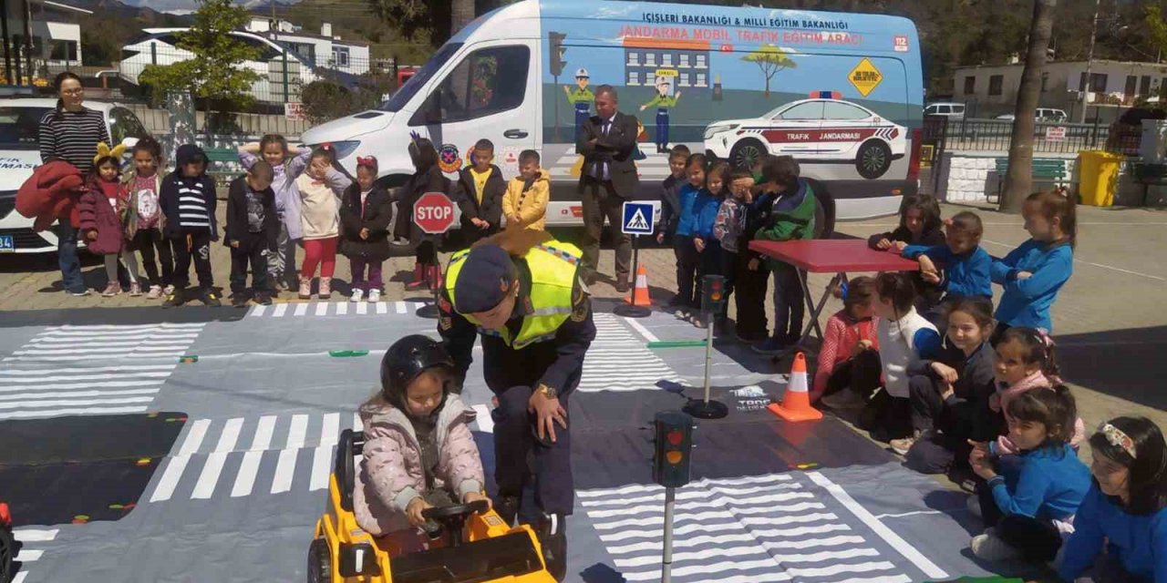 Jandarmadan miniklere trafik eğitimi