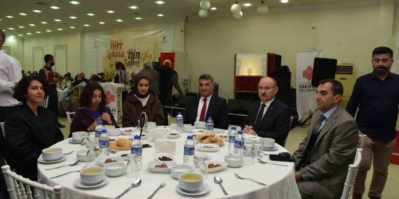 İzmir Vakıflar Bölge Müdürlüğü’nden Manisa’da 850 kişilik iftar