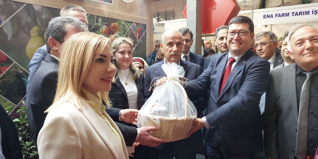 Bakan Kirişci Milas’taki tarım fuarına katıldı